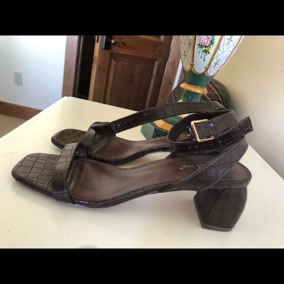 Brown leather heeled strappy sandals - Picture 1 of 2